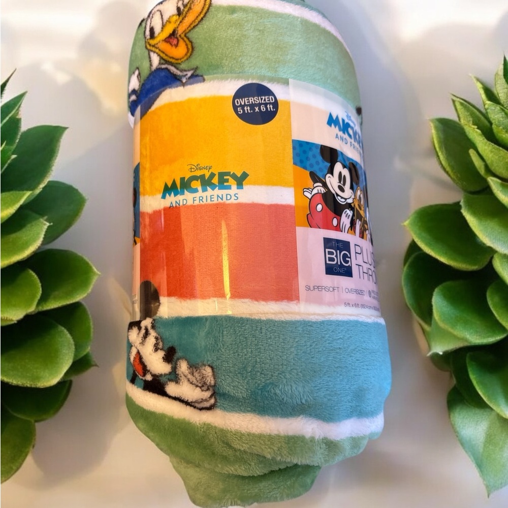 Disney Mickey and Friends Oversized Plush Blanket NWT